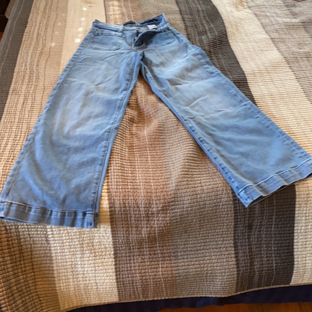 Worn once! 26p wide leg jeans need hipper owner